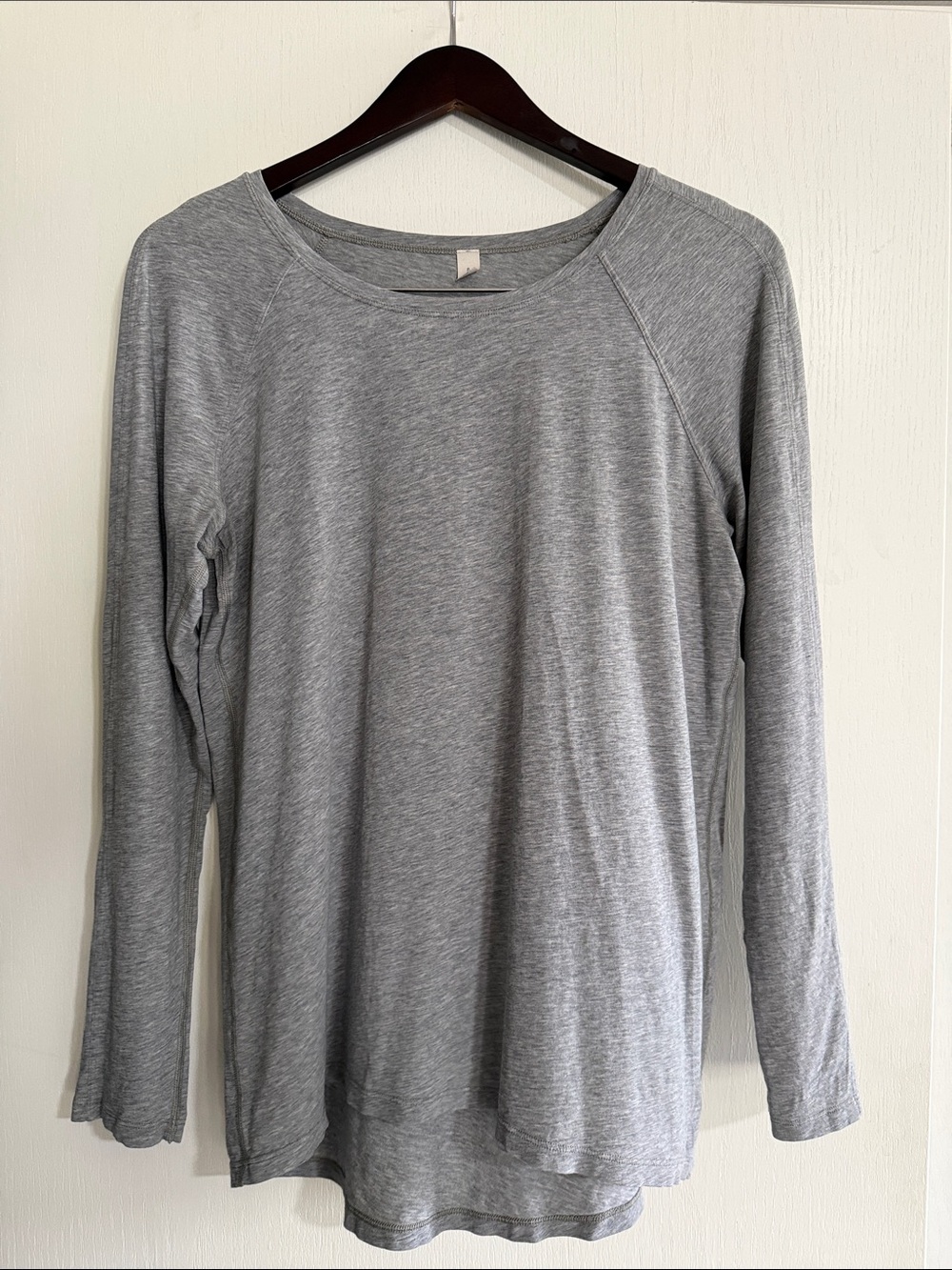 lululemon athletica Women’s Long Sleeve Heather Gray Crew Top